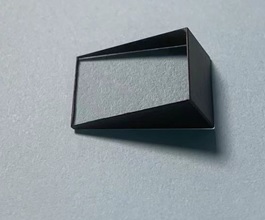 optical prism with black vernish