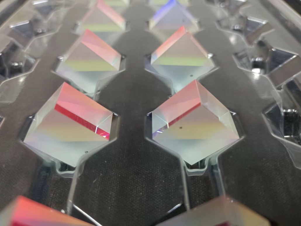 thumbnail image 2 of 2pcs 3.4cm Cross Dichroic Cube Optical Prism - X-cube Combiner/Splitter, Defective For Decoration 2 of 6