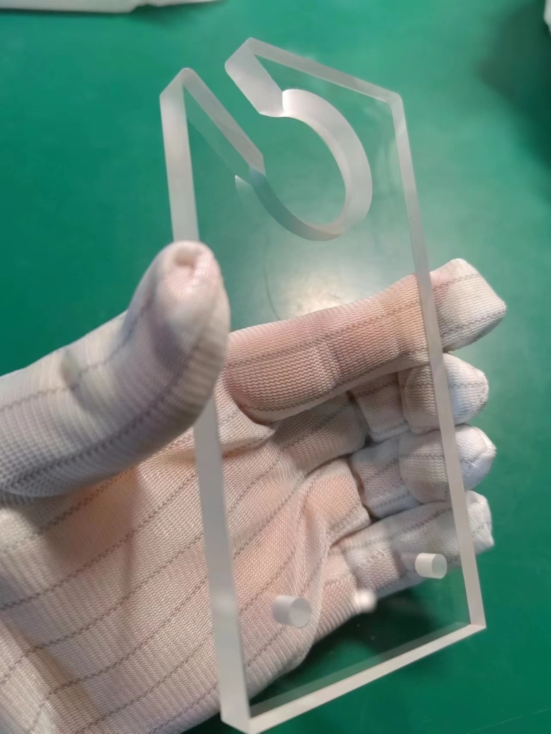 Bearbeitetes Quarzglas
